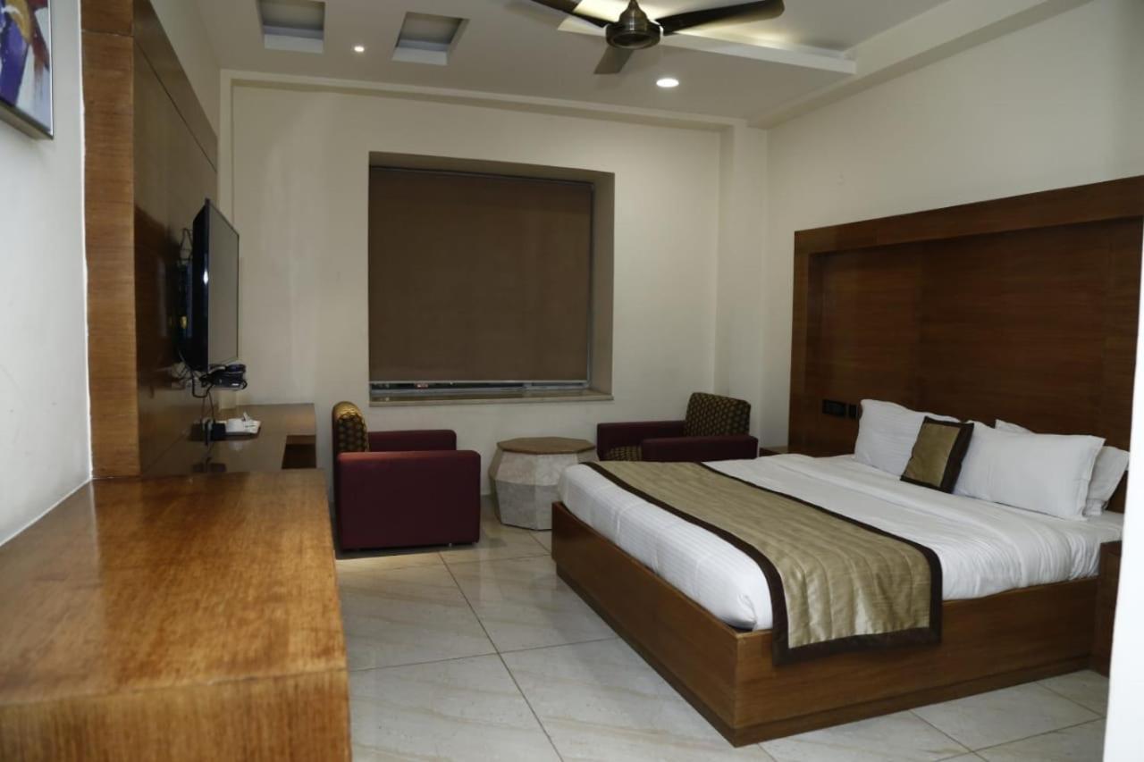 Hotel Pacific Roorkee Exterior foto